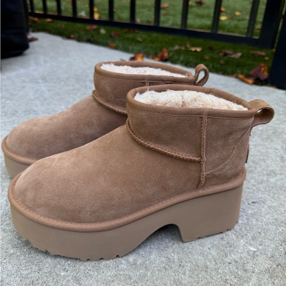 Cozy Tan Platform Ankle Boots - Picture 4 of 6